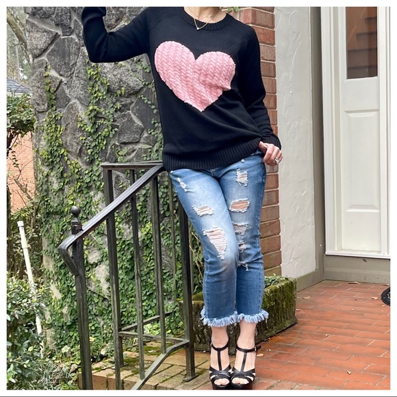 Beautiful Heart ❤️ pull over sweater - Picture 3 of 9